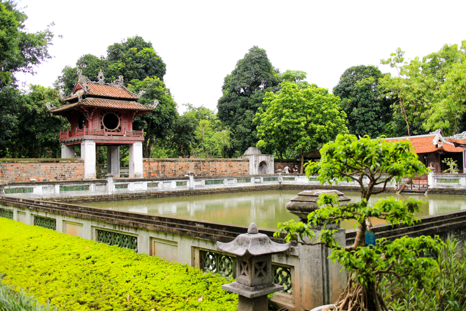 North Vietnam Tour to visit temple of literarure